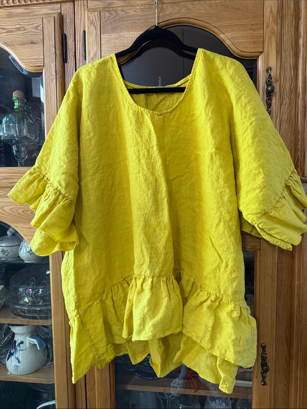 Made in Italy linen tunic with ruffles. OS